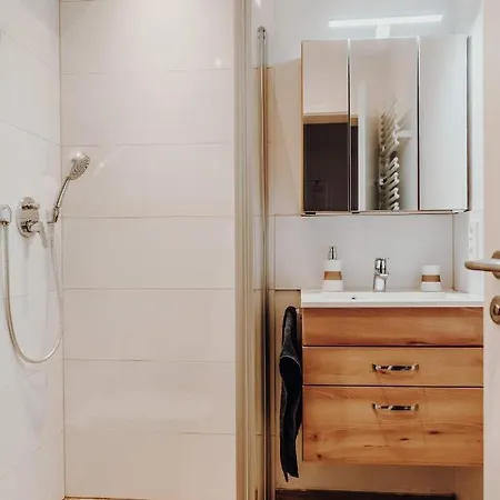 Ein Zimmer Bernau Mit Grosser Garage Incl Apartment Bernau am Chiemsee